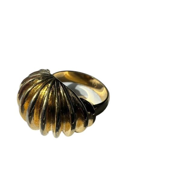 Large chunky statement gold tone fashion ring, size 7.5 - Picture 2 of 8